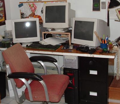 Oz K's battlestation in 2004.
